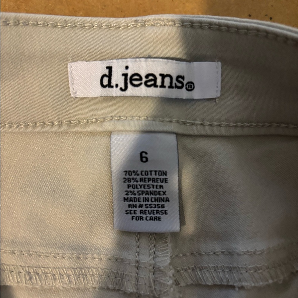 d. jeans Light Beige Straight Chino Cropped Pants - Picture 3 of 3